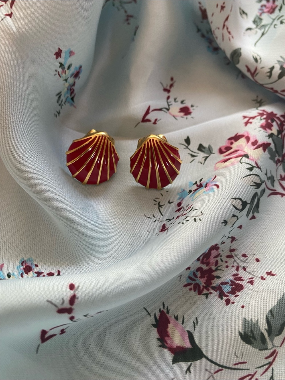 Vintage Monet Nautical Scallop Shell Post Earrings Red and Gold Toned